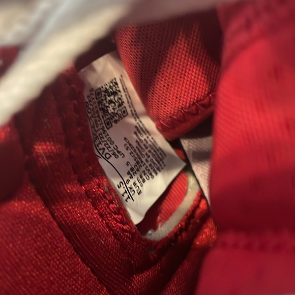 AIR JORDAN 1 Retro High OG CMFT
“Valentines” - Picture 5 of 10